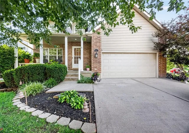 1st image of 10912 N Wallace Ave, Kansas City, MO 64157 | MLS# 2637371
