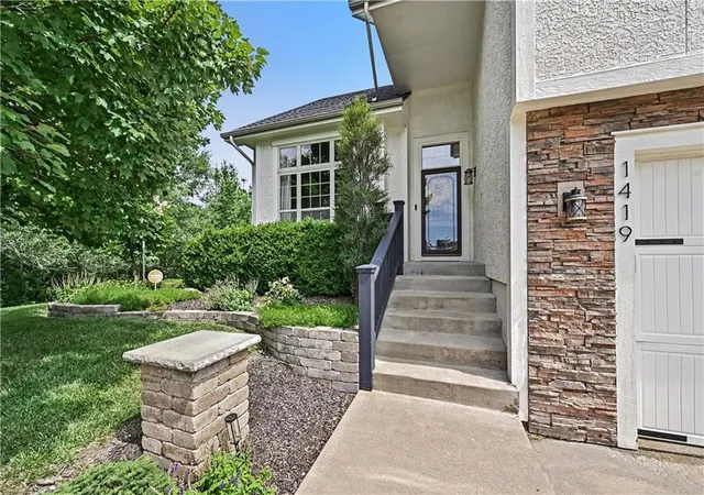 Photo 4 of Sale Pending at 1419 NE 106th Place, Kansas City, MO 64155 | MLS# 2637373 | Listing updated on 2026-08-27