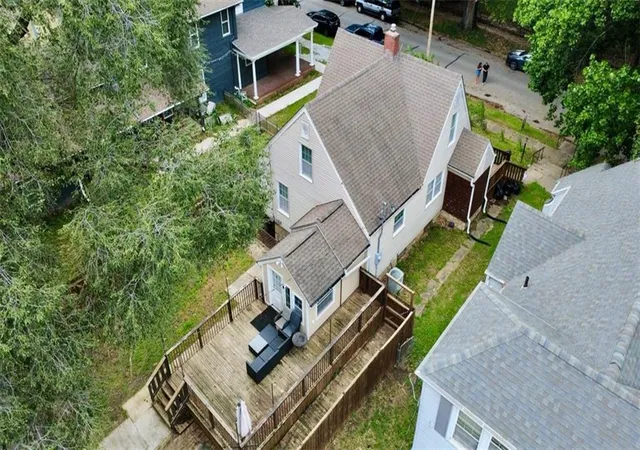 2nd image of 607 Miami St, Leavenworth, KS 66048 | MLS# 2637375