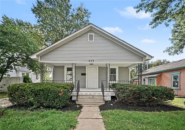 Single family home for sale at 619 S Ash Ave, Independence, MO 64053 | MLS# 2637382