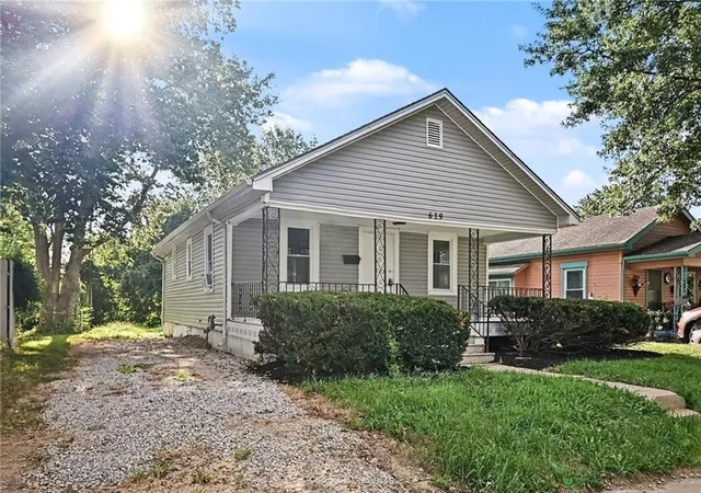 Photo 2 of Single family home for sale at 619 S Ash Ave, Independence, MO 64053 | MLS# 2637382 | Listing updated on 2026-09-04