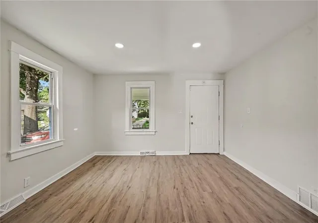 Photo 3 of Single family home for sale at 619 S Ash Ave, Independence, MO 64053 | MLS# 2637382 | Listing updated on 2026-09-23