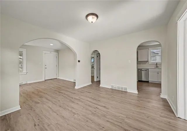 Photo 4 of Single family home for sale at 619 S Ash Ave, Independence, MO 64053 | MLS# 2637382 | Listing updated on 2026-09-23