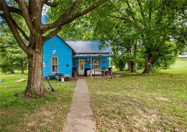 Photo 2 of Single family home for sale at 714 W 6th Street, Carrollton, MO 64633 | MLS# 2637383 | Listing updated on 2026-08-28