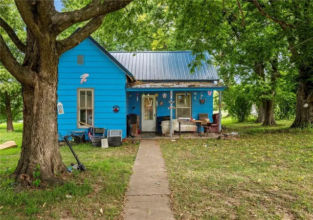 Photo 3 of Single family home for sale at 714 W 6th Street, Carrollton, MO 64633 | MLS# 2637383 | Listing updated on 2026-08-28