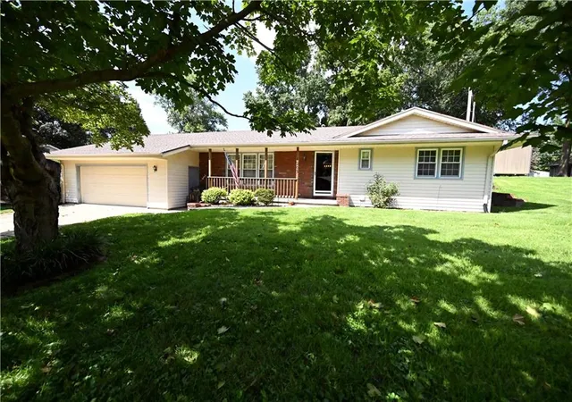 1st image of 1203 W Price Ave, Savannah, MO 64485 | MLS# 2637387