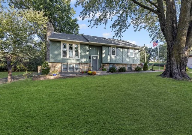 Photo 3 of Sale Pending at 4933 N 123rd Street, Kansas City, KS 66109 | MLS# 2637394 | Listing updated on 2026-09-04