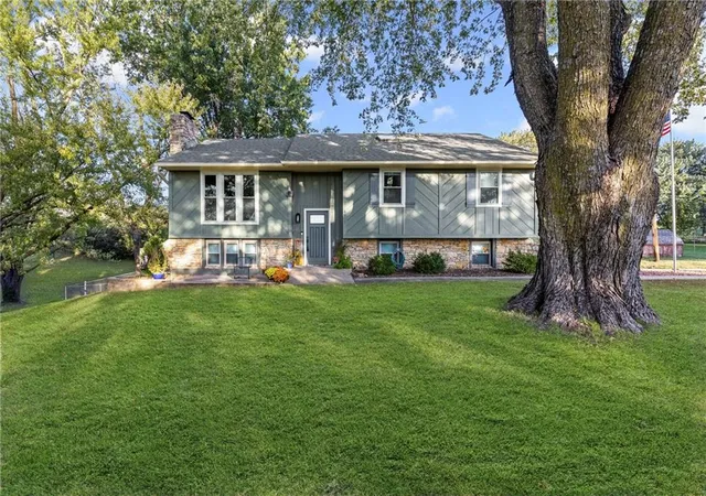Photo 4 of Sale Pending at 4933 N 123rd Street, Kansas City, KS 66109 | MLS# 2637394 | Listing updated on 2026-09-04