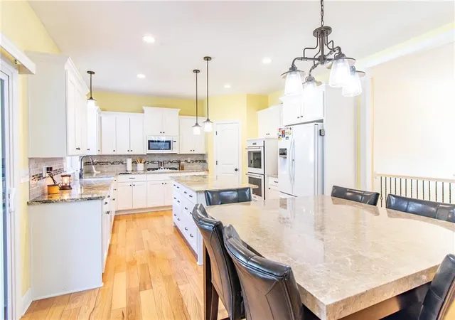 Photo 4 of Single family home for sale at 17795 Stoney Crk Ln, Warsaw, MO 65355 | MLS# 2637395 | Listing updated on 2026-09-17