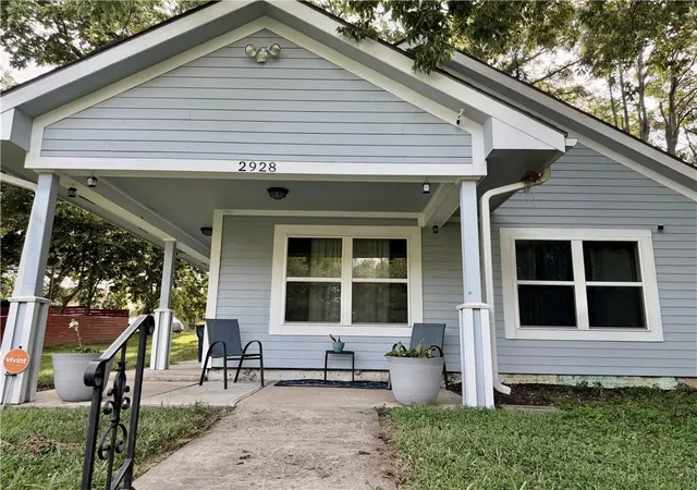 1st image of 2928 Wayne Ave, Kansas City, MO 64109 | MLS# 2637397