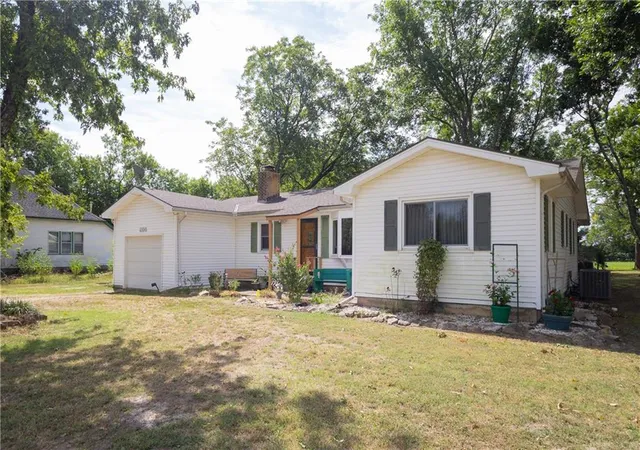 Photo 3 of Single family home for sale at 4100 Main St, Parsons, KS 67357 | MLS# 2637404 | Listing updated on 2026-08-19