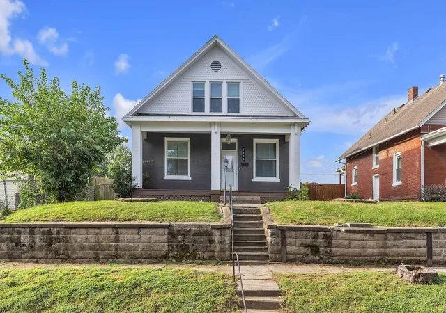 1st image of 2804 Penn St, Saint Joseph, MO 64507 | MLS# 2637410