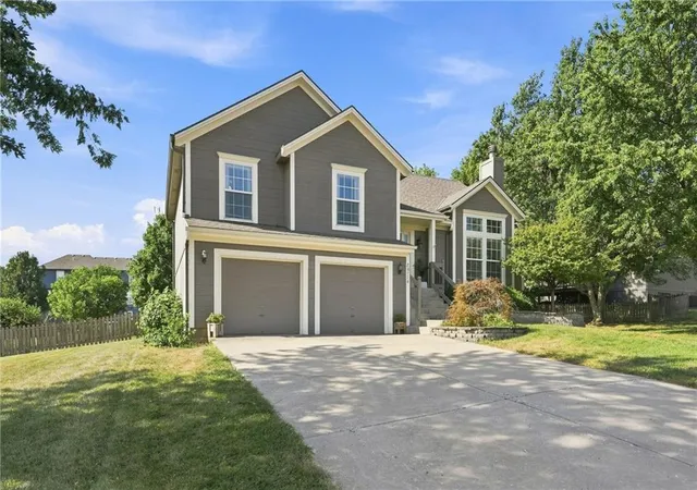 Photo 1 of Sale Pending at 20778 Skyview Ln, Spring Hill, KS 66083 | MLS# 2637413 | Listing updated on 2026-09-16