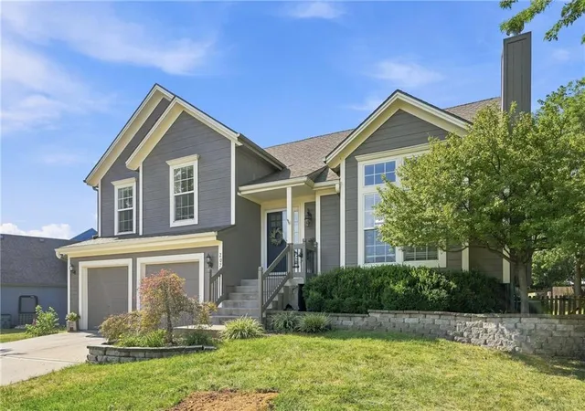 Photo 2 of Sale Pending at 20778 Skyview Ln, Spring Hill, KS 66083 | MLS# 2637413 | Listing updated on 2026-09-16
