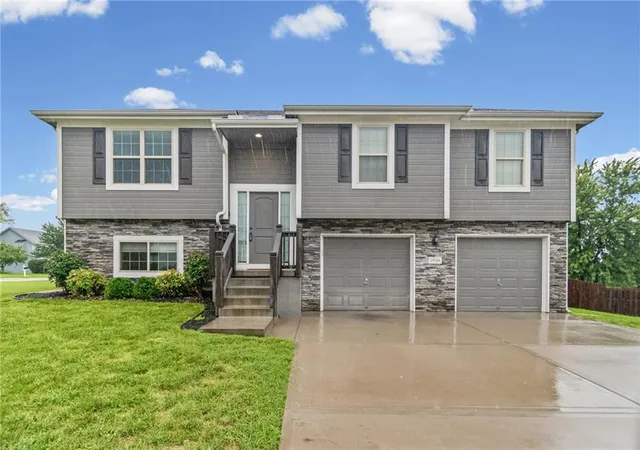 Photo 1 of Sale Pending at 19304 Switchgrass Ct, Smithville, MO 64089 | MLS# 2637416 | Listing updated on 2026-10-05