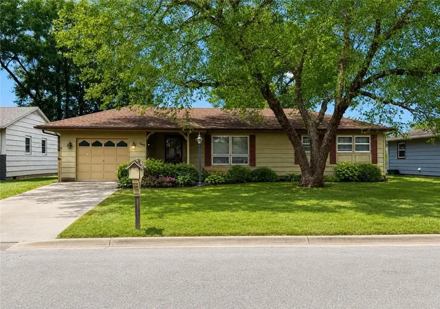1st image of 305 N Ohio St, Coffeyville, KS 67337 | MLS# 2637417