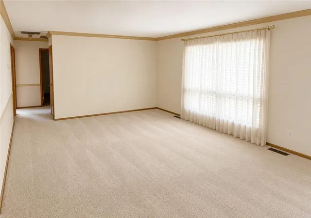Photo 4 of Sale Pending at 305 N Ohio St, Coffeyville, KS 67337 | MLS# 2637417 | Listing updated on 2026-09-23