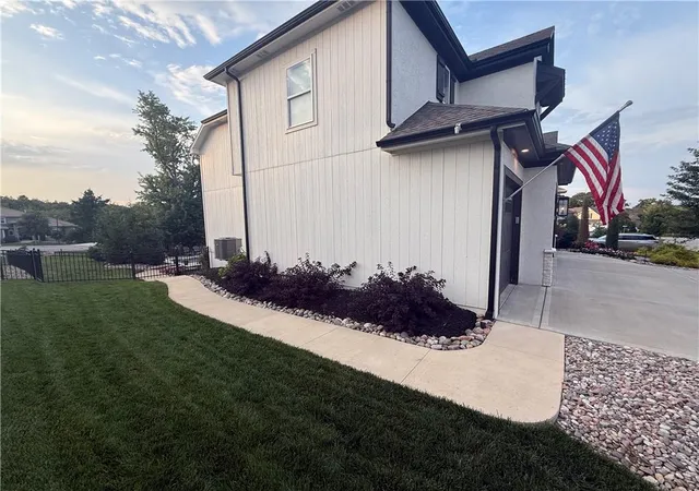 Photo 2 of Single family home for sale at 9280 Brownridge St, Lenexa, KS 66220 | MLS# 2637428 | Listing updated on 2026-09-22