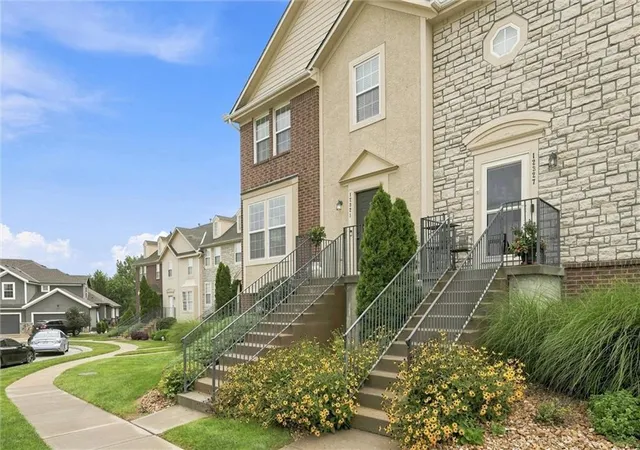 1st image of 12321 S Tallgrass Dr, Olathe, KS 66061 | MLS# 2637435