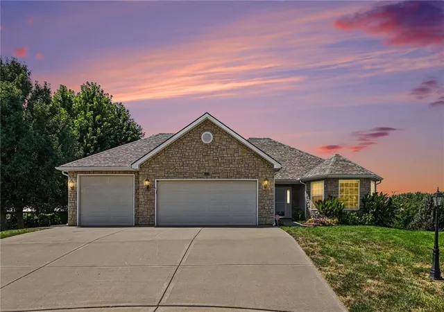 Photo 1 of Single family home for sale at 301 Prairie Rose Cir, Smithville, MO 64089 | MLS# 2637444 | Listing updated on 2026-10-07