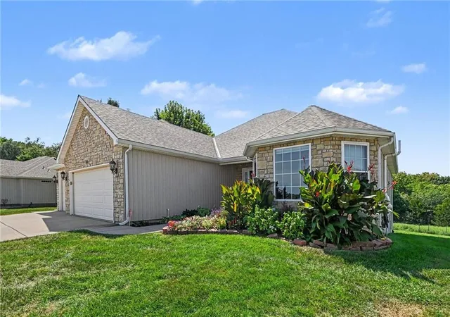 4th image of 301 Prairie Rose Cir, Smithville, MO 64089 | MLS# 2637444