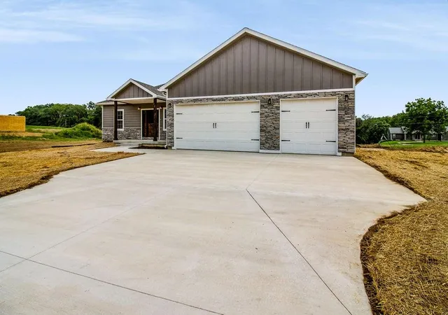 Photo 3 of Single family home for sale at 48 SW 160th Road, Warrensburg, MO 64093 | MLS# 2637447 | Listing updated on 2026-08-31