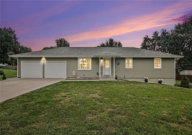 1st image of 1200 W Maple St, Savannah, MO 64485 | MLS# 2637450