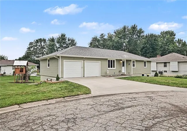 3rd image of 1200 W Maple St, Savannah, MO 64485 | MLS# 2637450