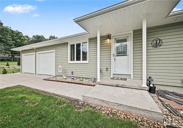 4th image of 1200 W Maple St, Savannah, MO 64485 | MLS# 2637450