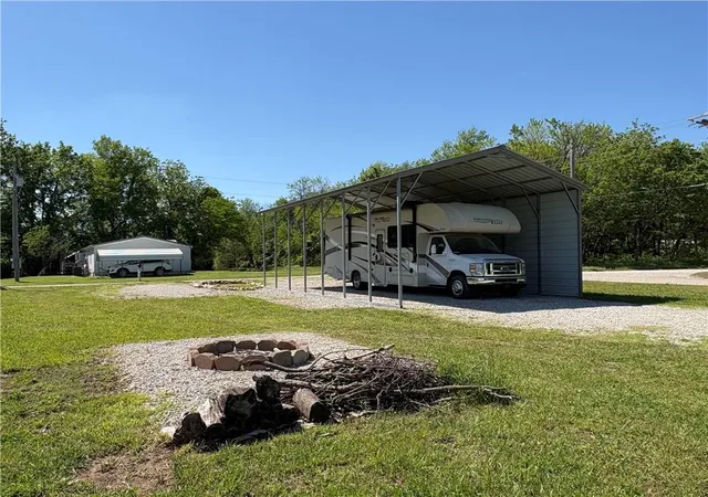 1st image of 2 S Eagle Ln, Mound City, KS 66056 | MLS# 2637454