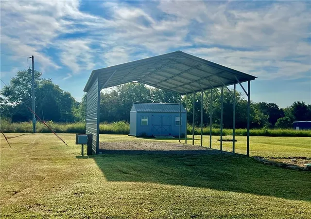 1st image of 2 S Eagle Ln, Mound City, KS 66056 | MLS# 2637454