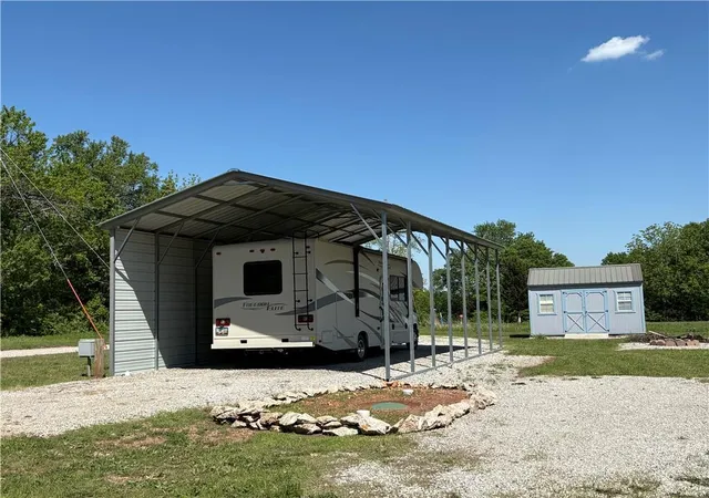2nd image of 2 S Eagle Ln, Mound City, KS 66056 | MLS# 2637454