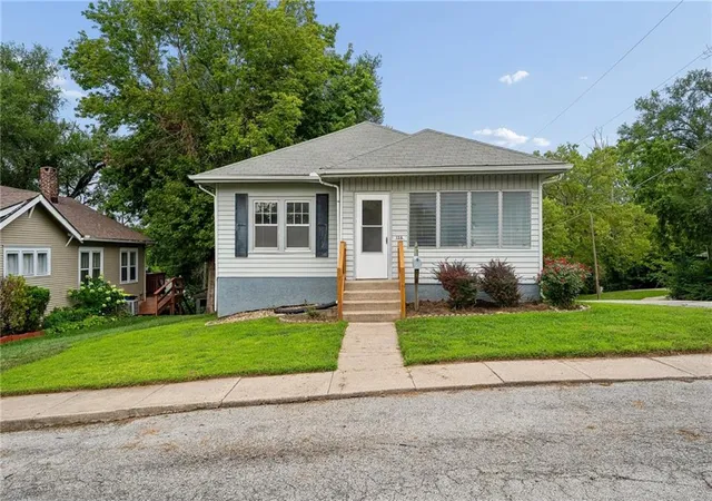 1st image of 138 High St, Liberty, MO 64068 | MLS# 2637455