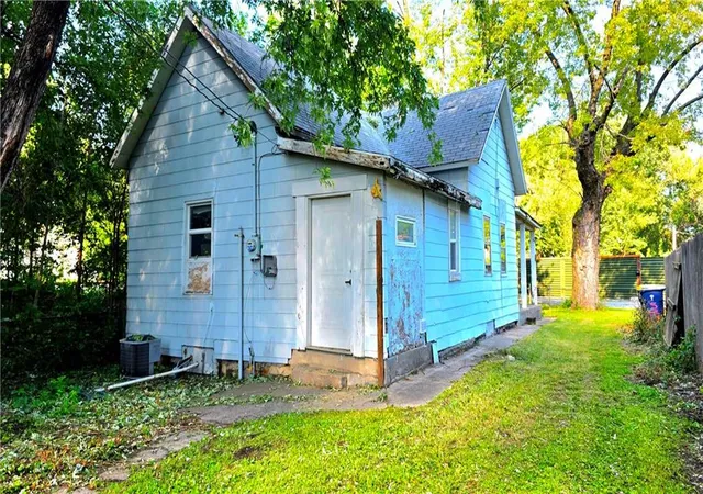 Photo 4 of Single family home for sale at 520 N Garland Ave, Kansas City, MO 64120 | MLS# 2637458 | Listing updated on 2026-10-08