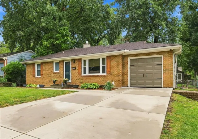 2nd image of 4823 W 62nd St, Mission, KS 66205 | MLS# 2637461