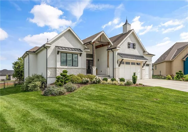2nd image of 2428 W 177th St, Stilwell, KS 66085 | MLS# 2637463