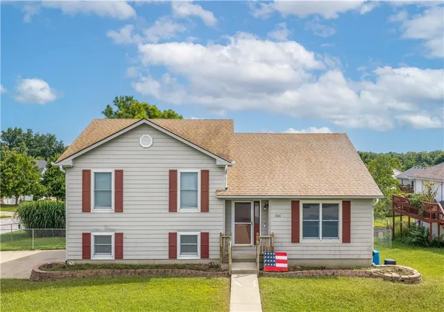 Photo 1 of Single family home for sale at 1720 Sunrise Dr, Warrensburg, MO 64093 | MLS# 2637465 | Listing updated on 2026-09-21