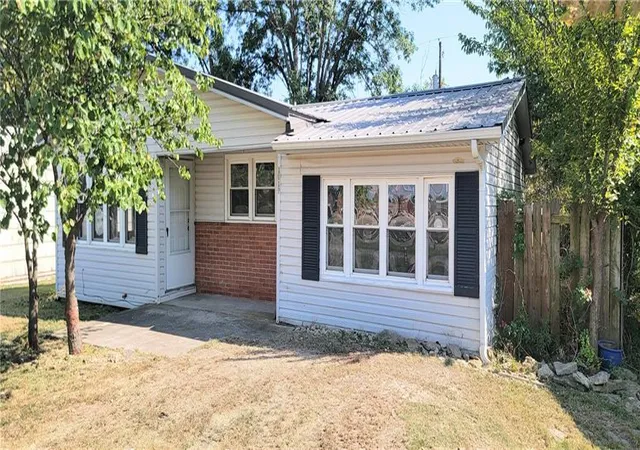 1st image of 1019 Cherokee St, Humboldt, KS 66748 | MLS# 2637469