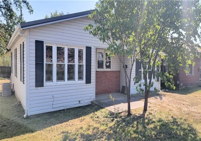 Photo 2 of Sale Pending at 1019 Cherokee St, Humboldt, KS 66748 | MLS# 2637469 | Listing updated on 2026-09-20