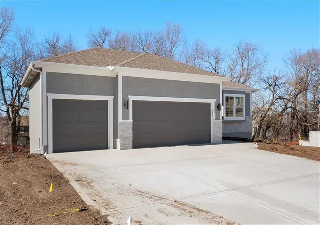 3rd image of 25986 W 140Th St, Olathe, KS 66061 | MLS# 2637470