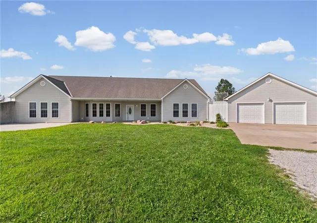 1st image of 1330 270th St, Lathrop, MO 64465 | MLS# 2637471