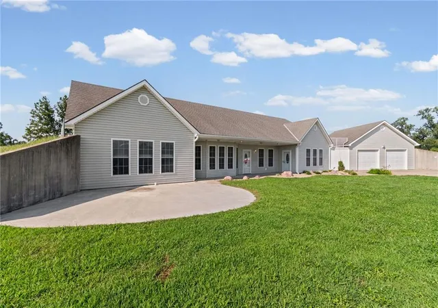2nd image of 1330 270th St, Lathrop, MO 64465 | MLS# 2637471