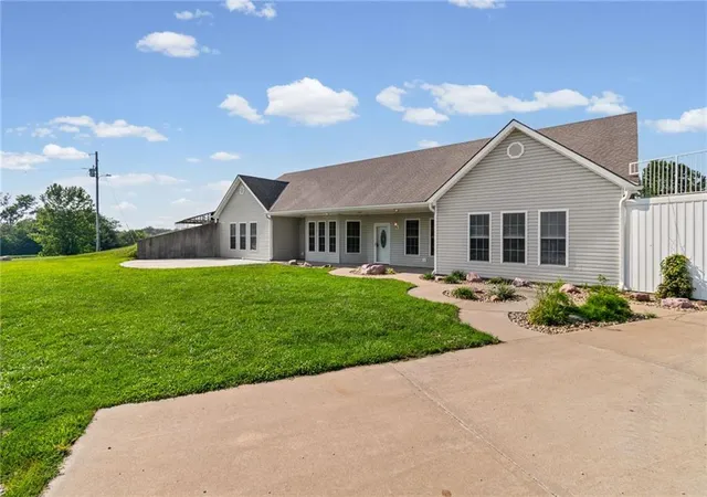 3rd image of 1330 270Th St, Lathrop, MO 64465 | MLS# 2637471