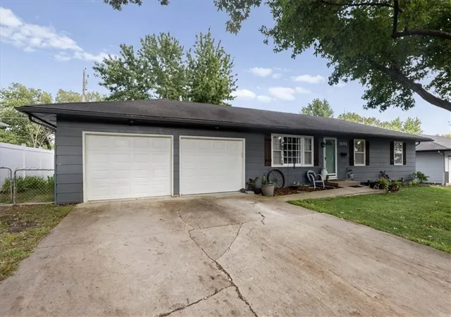 1st image of 1101 S Highland Dr, Harrisonville, MO 64701 | MLS# 2637473