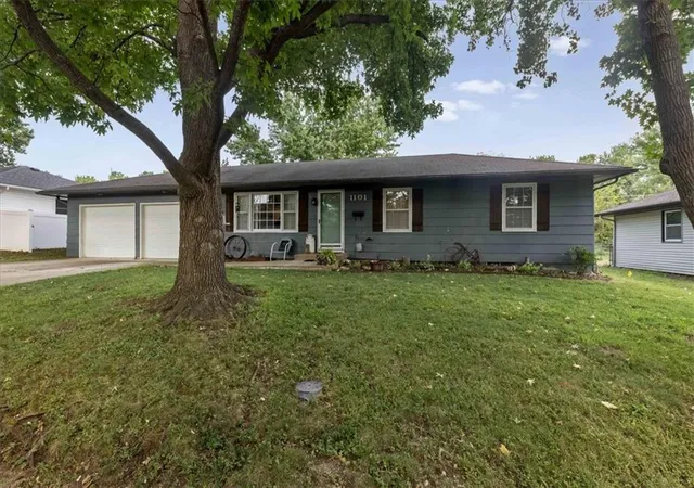 2nd image of 1101 S Highland Dr, Harrisonville, MO 64701 | MLS# 2637473