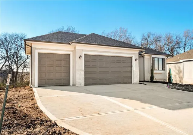 Photo 2 of Sale Pending at 25381 W 149th Terrace, Olathe, KS 66061 | MLS# 2637474 | Listing updated on 2026-08-20