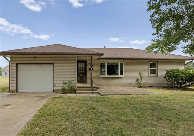 1st image of 321 Kaw Ave, Garnett, KS 66032 | MLS# 2637479