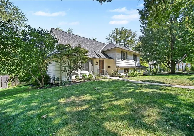 Photo 2 of Single family home for sale at 7419 Booth St, Prairie Village, KS 66208 | MLS# 2637488 | Listing updated on 2026-10-07