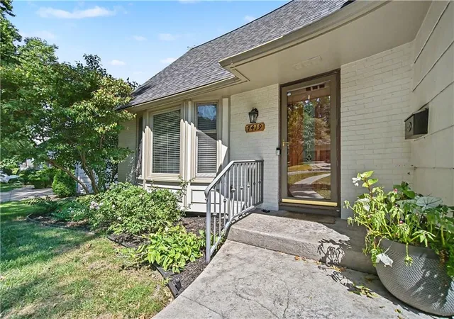 Photo 3 of Single family home for sale at 7419 Booth St, Prairie Village, KS 66208 | MLS# 2637488 | Listing updated on 2026-10-07