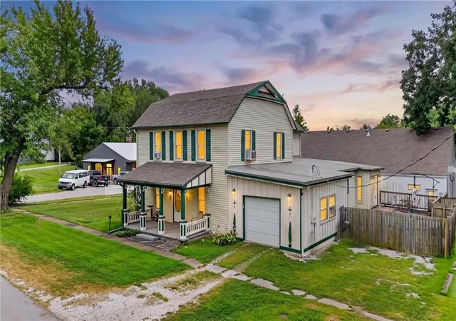image of 325 W Broadway St, Peculiar, MO 64078 | MLS# 2637492